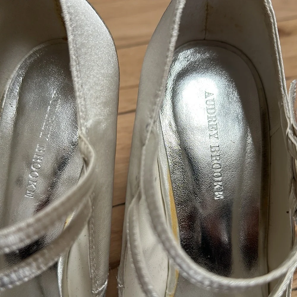 Audrey Brooke ivory heels - Picture 5 of 6